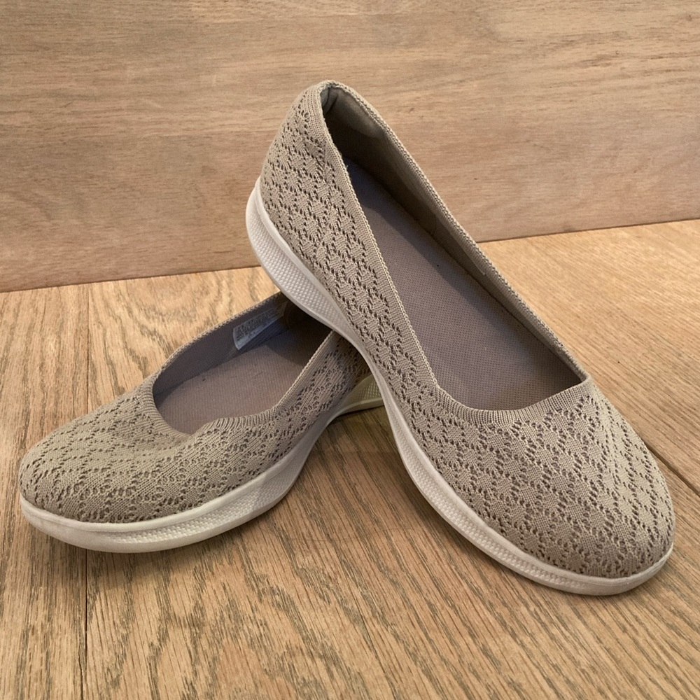 EUC Sketchers slip-on memory foam shoes